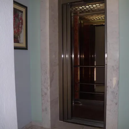 Guest Rooms, Studio 