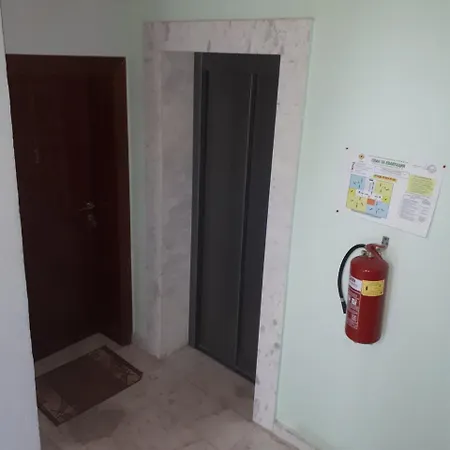 Guest Rooms, Studio 